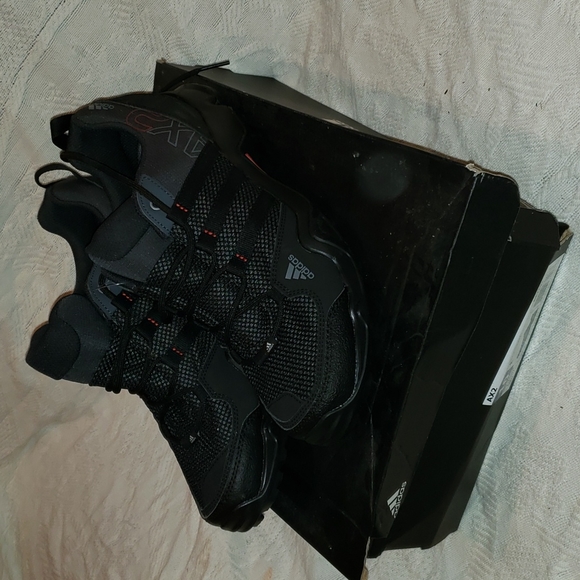 Adidas Men Shoes, Size 10, Brand New - Picture 4 of 9